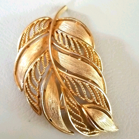 Vintage Signed LISNER Goldtone Leaf Brooch - Picture 7 of 15